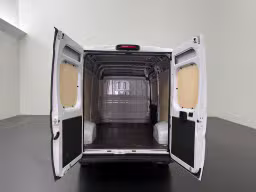 Peugeot Boxer 140PK L2H2 Business | 22.638 km | 2024 | 140 pk