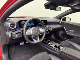 Mercedes-Benz A-Klasse 200 AMG | Panorama | Led | Augmented | Widescreen | 184.869 km | 2018 | 163 pk