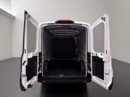 Ford Transit 2.0TDCi 130PK L3H2 | Multimedia | Camera | 90.461 km | 2024 | 131 pk